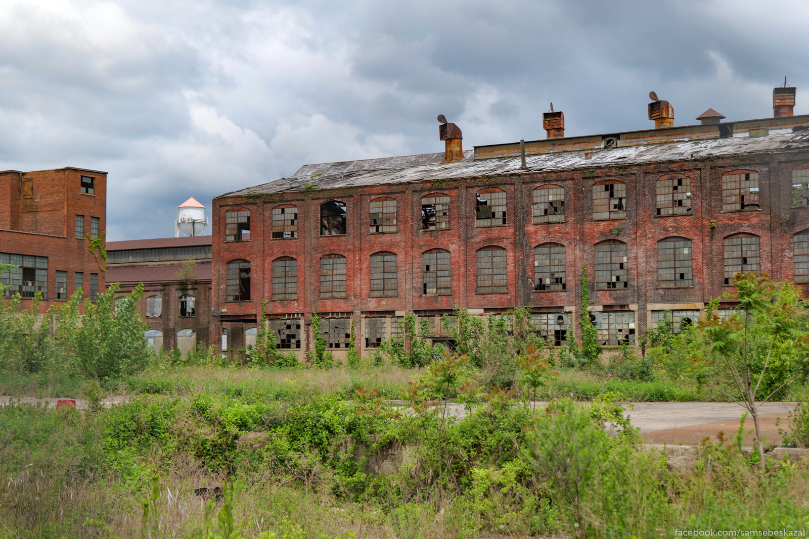 Ruiny fabriki Dzon Rebling...
